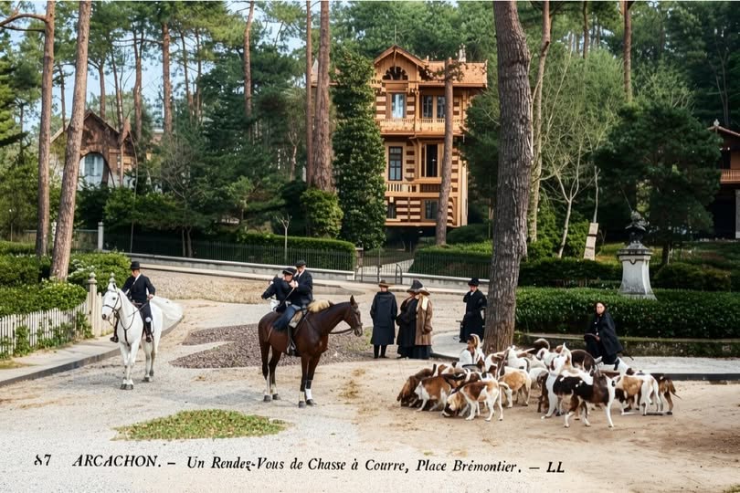 Archive historique : Vers 1900 Place Brémontier Rdv de chasse à courre