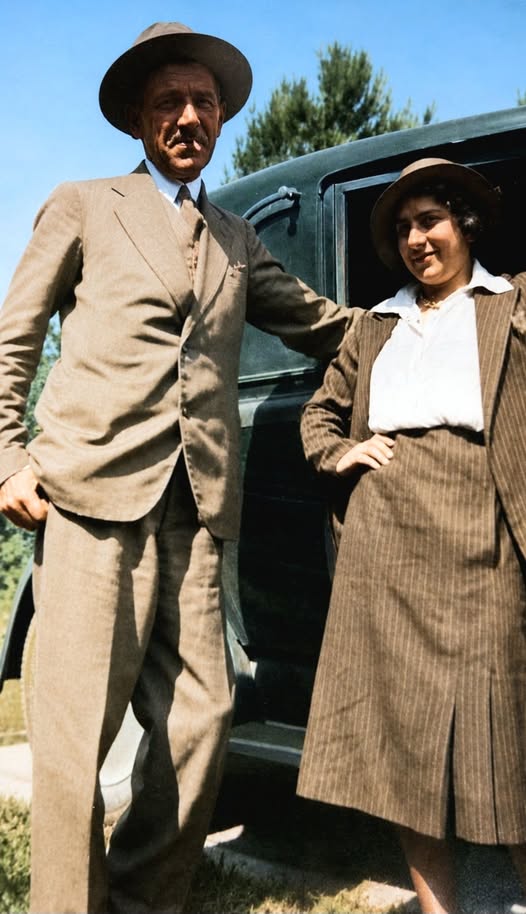 Archive historique : Arcachon en 1932, un instantané sans artifice, figé par l'objectif, où le sérieux...