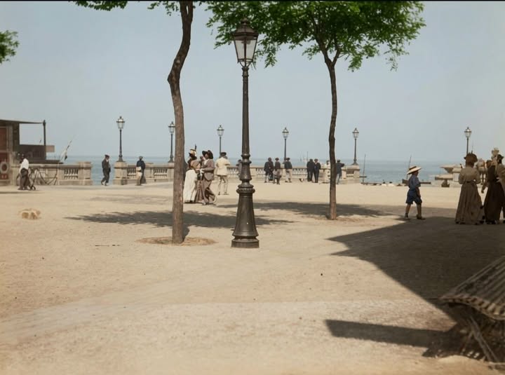 Archive historique : Photographie ancienne vers1890 place Thiers Arcachon
