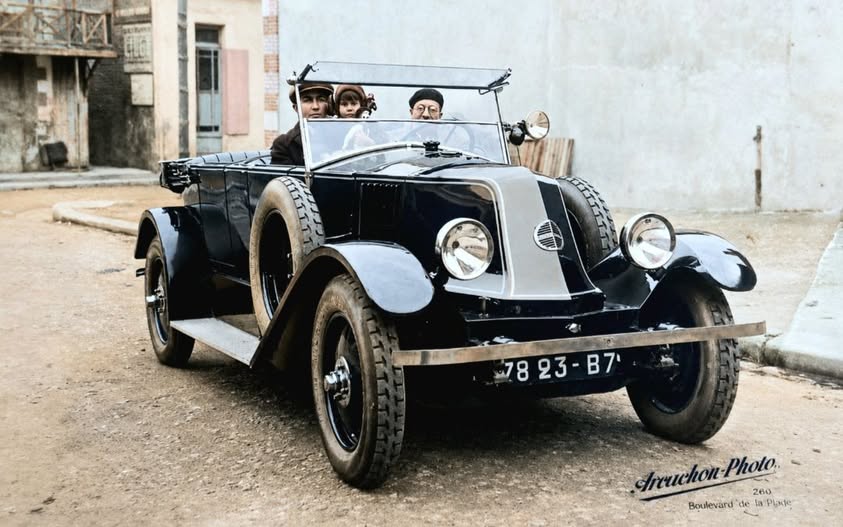 Archive historique : Une escale dans le passé, cette photo de 1925 à Arcachon, capture tout le style...
