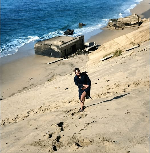 Archive historique : Cette photo a été prise au bord de la mer durant l'hiver 1961. Mais on ignore le...