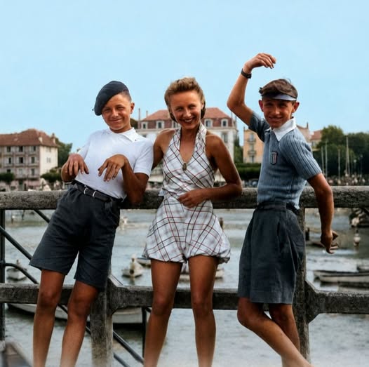 Archive historique : 1937 sur la Jetée Thiers cette photographie avec le béret vissé, la pose de...