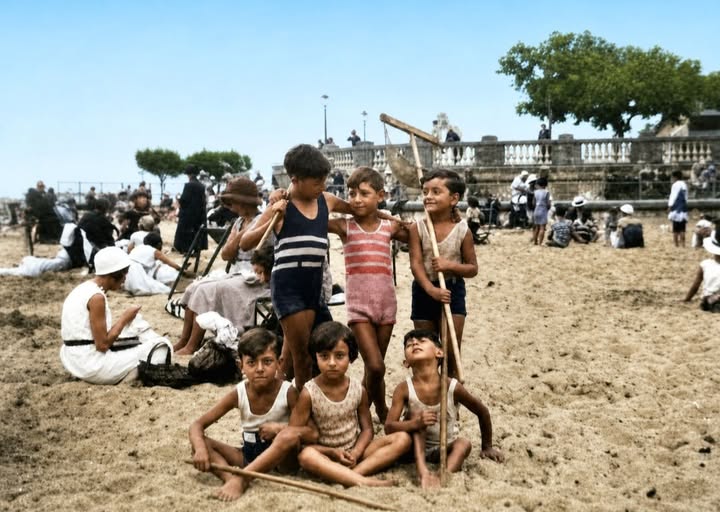 Archive historique : Photographie de 1932, on y voit le papa de Thierry Gajac avec l'esquirey à la...