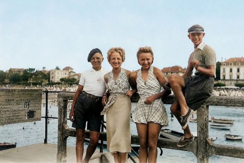 Archive historique : Immersion nostalgique avec cette jolie Photographie sur la jetée Thiers...