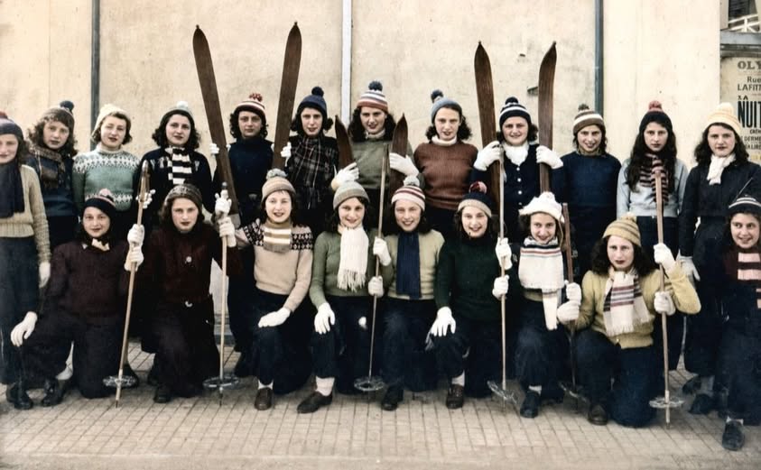 Archive historique : 1947/48 sortie organisée par école pour aller au Ski photo prise à l'école...